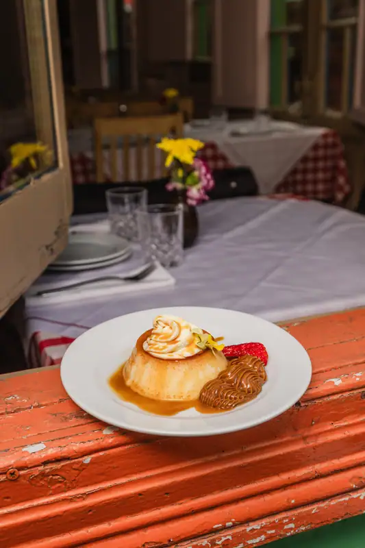 Flan con dulce de leche en El Gran Paraíso, La Boca
