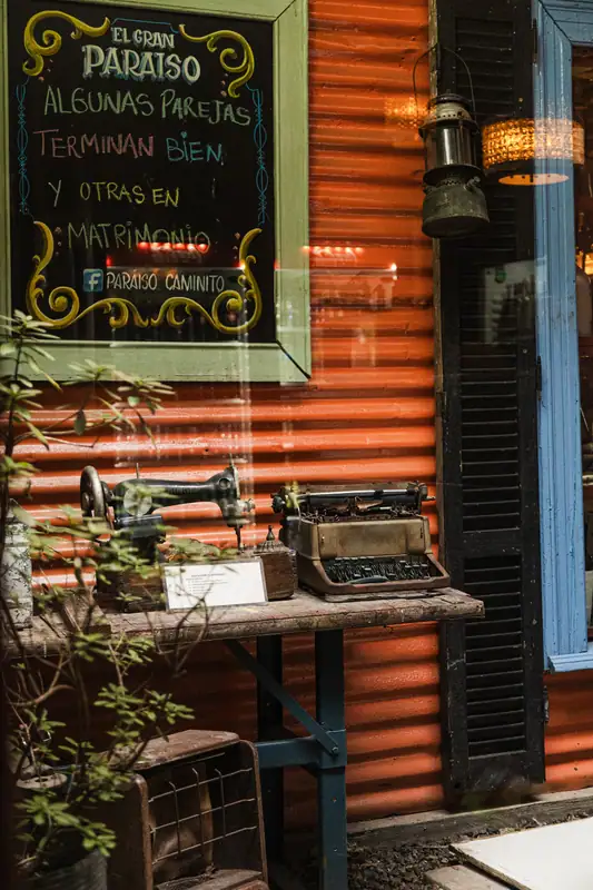 Pizarra sobre chapa en El Gran Paraíso, La Boca